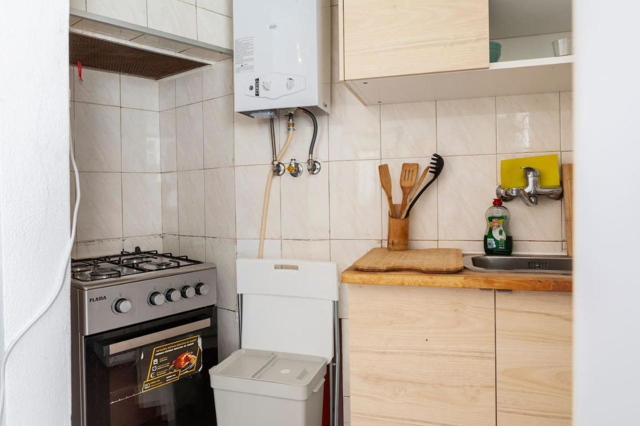 2 Bedroom Apartment For 4 People With Free Public Parking Lisboa Eksteriør billede