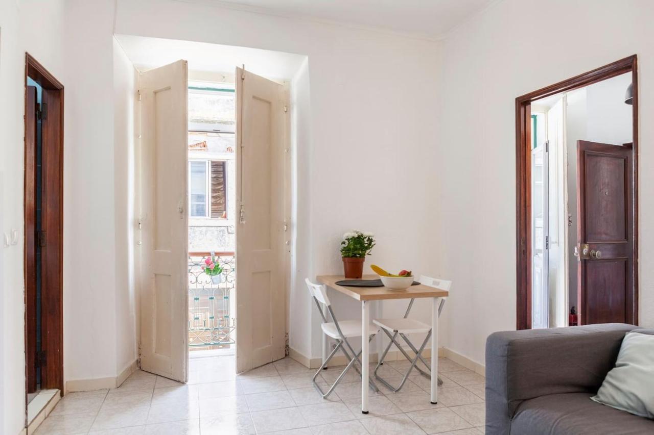 2 Bedroom Apartment For 4 People With Free Public Parking Lisboa Eksteriør billede