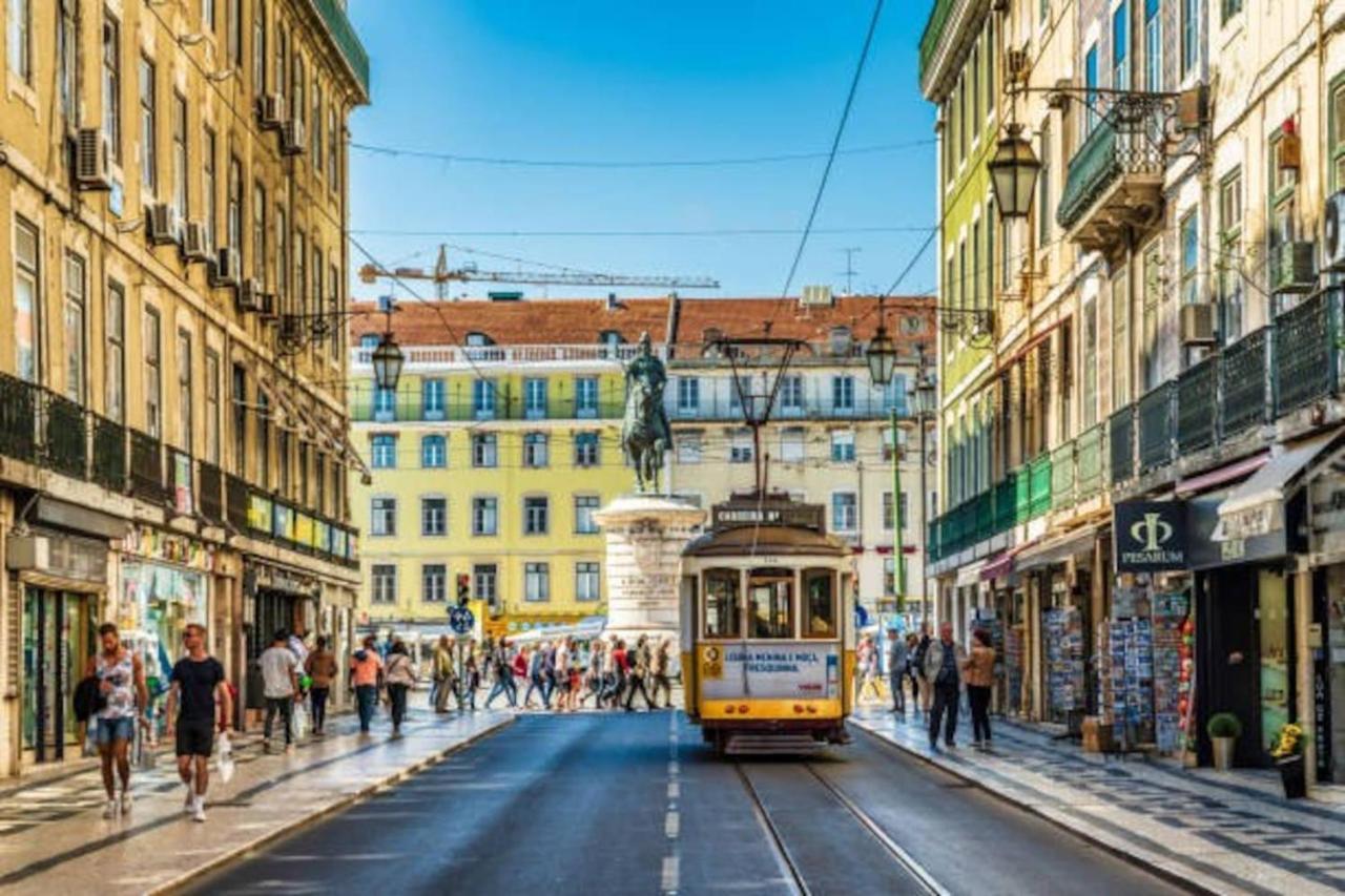 2 Bedroom Apartment For 4 People With Free Public Parking Lisboa Eksteriør billede