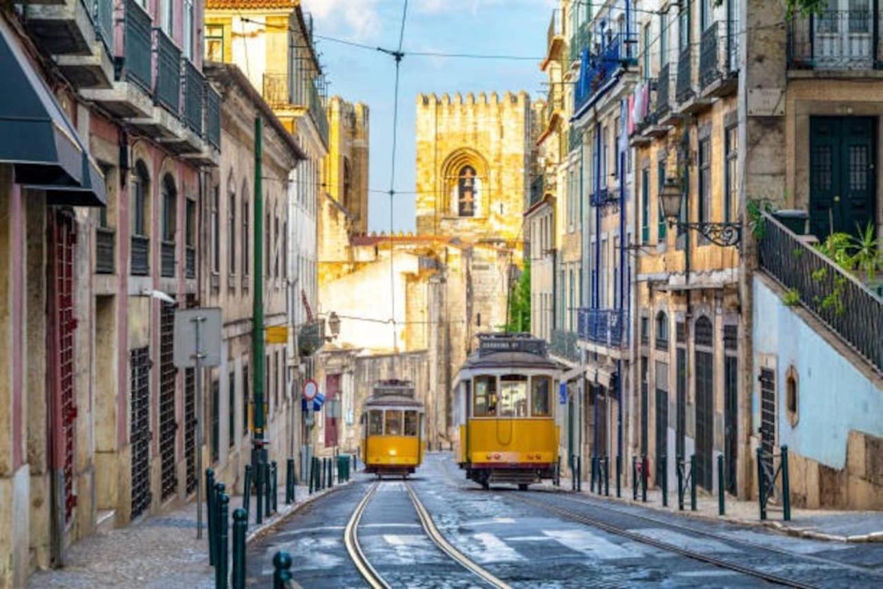 2 Bedroom Apartment For 4 People With Free Public Parking Lisboa Eksteriør billede